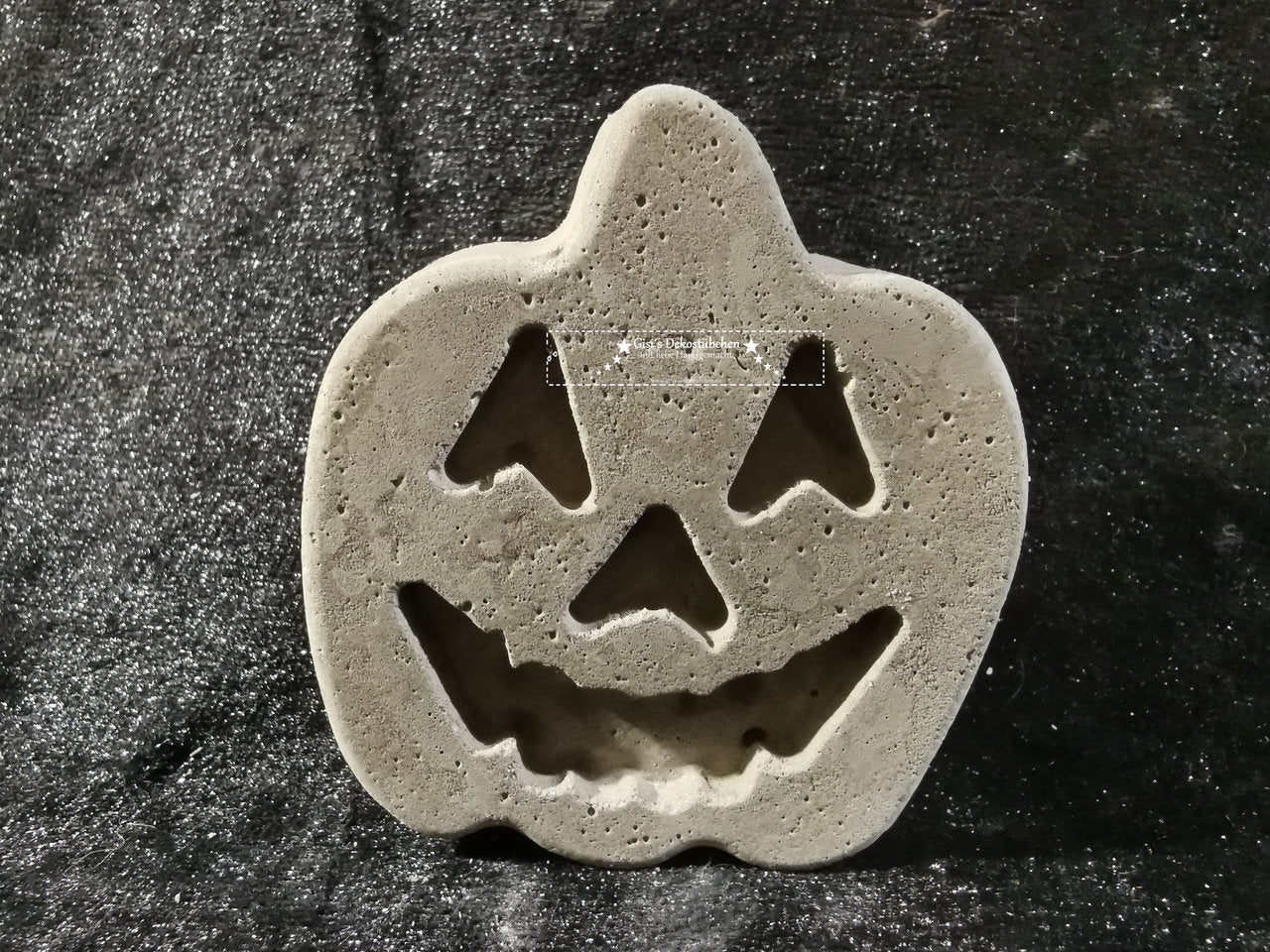 Happy Halloween aus Beton