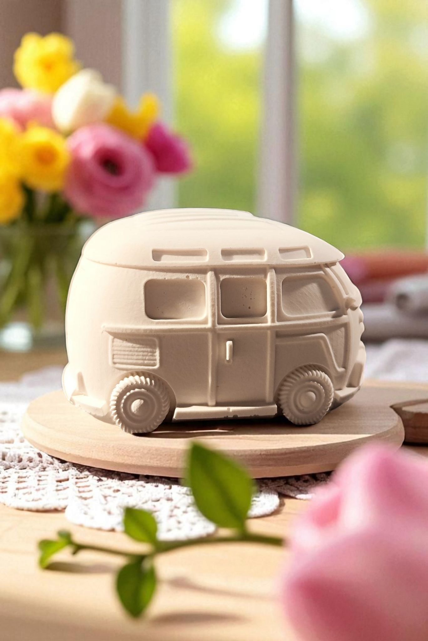 Summer Vibes on Wheels – Der kleine Deko-Bulli aus Keramik“