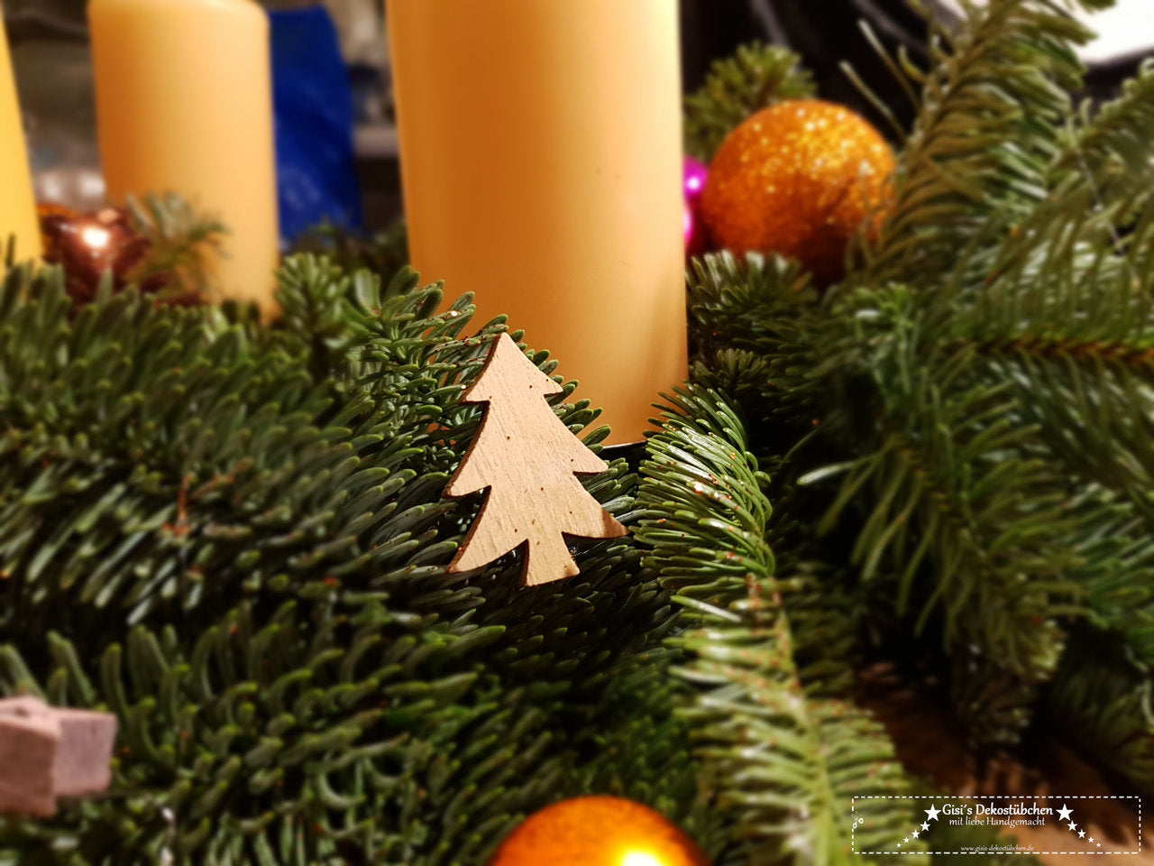 Adventskranz frisch gebunden Gold, Pink