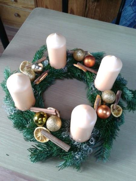 Adventskranz frisch gebunden