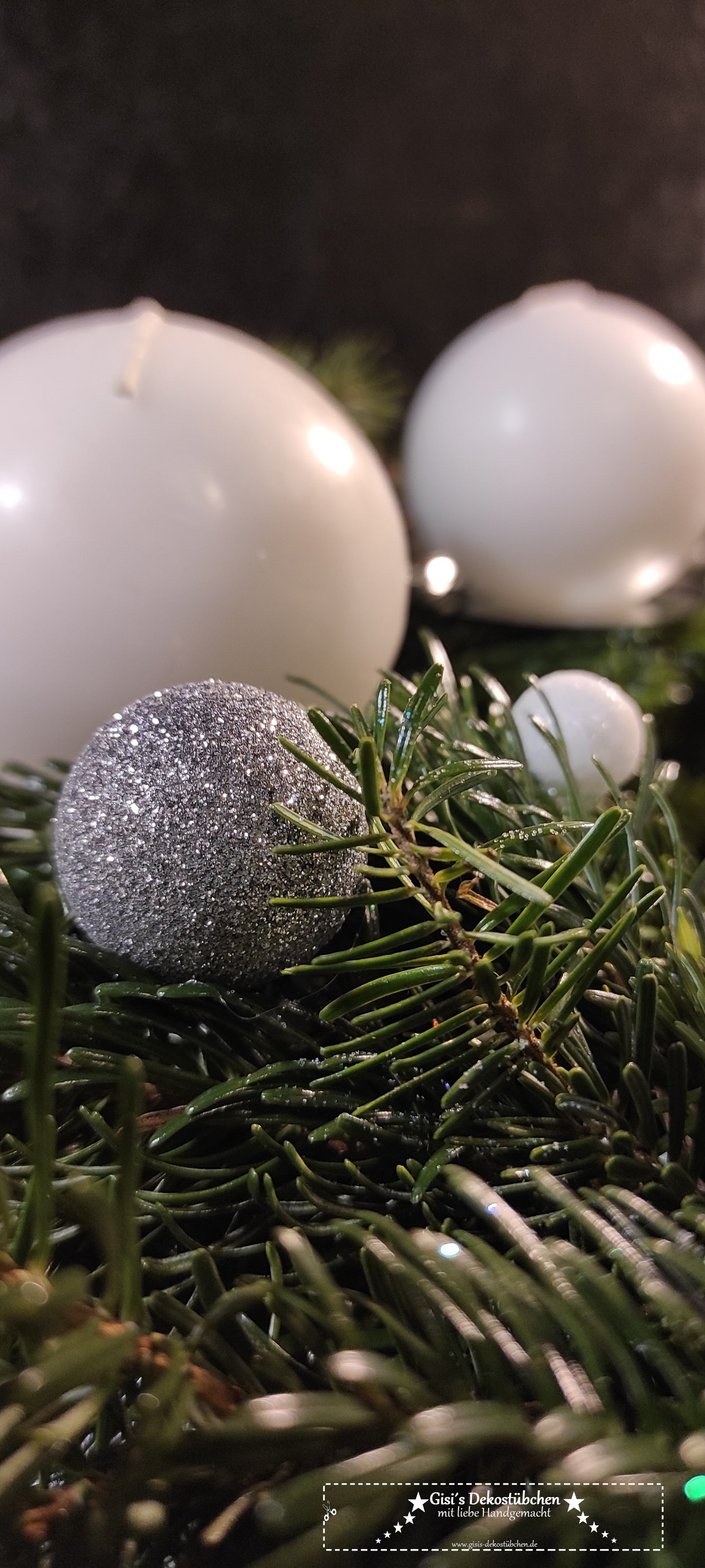 Adventskranz frisch gebunden Weiß, Silber, Natur