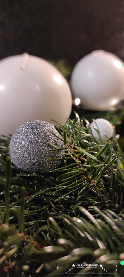 Adventskranz frisch gebunden Weiß, Silber, Natur
