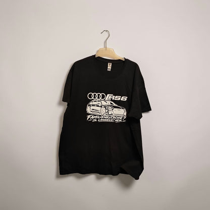 Audi RS6 Kult T-Shirt – „Familienkutsche? Ja. Langweilig? Nein!“ – Für echte Audi-Fans