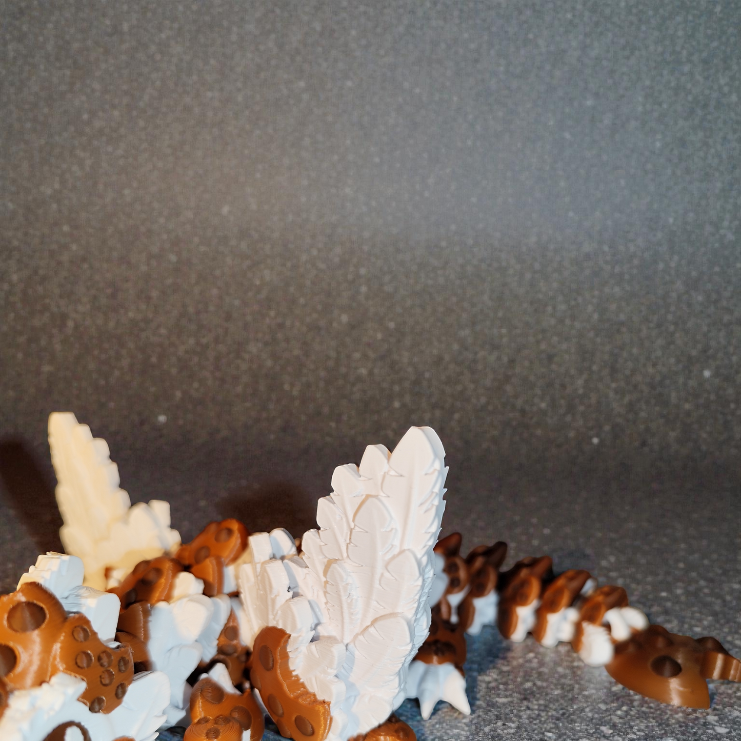 Cookie der Keksdrache – großer 3D-gedruckter Fantasy Drache mit Flügeln  Wunschfarben möglich