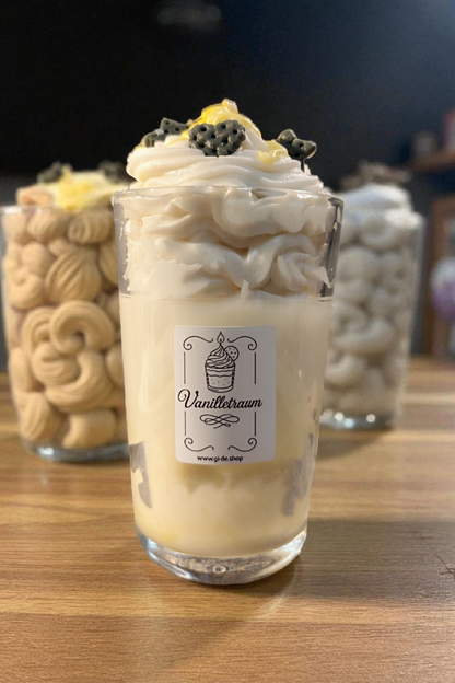 Dessertkerze Vanilletraum – Handgemachte Duftkerze aus Sojawachs im Glas, wählbar in Wunschduft