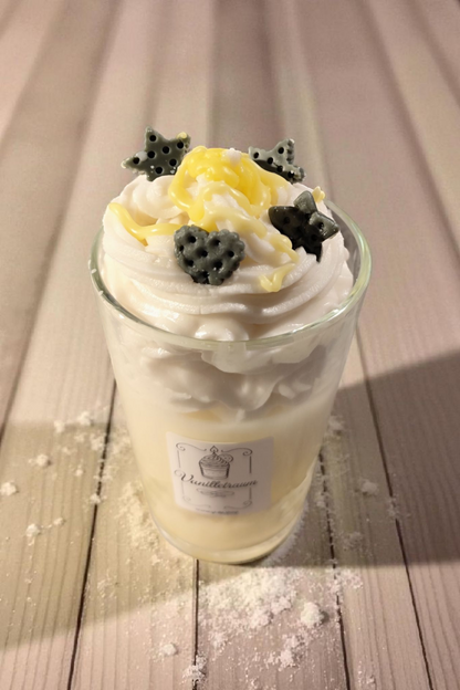 Dessertkerze Vanilletraum – Handgemachte Duftkerze aus Sojawachs im Glas, wählbar in Wunschduft