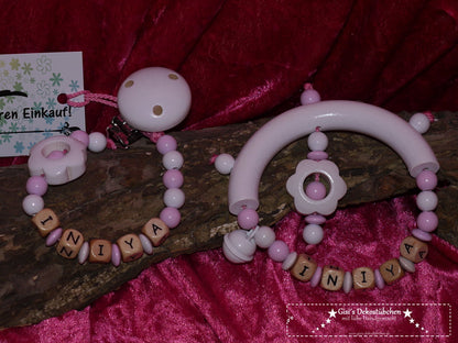 Greifling Babyrassel Geschenk Set Schnullerkette