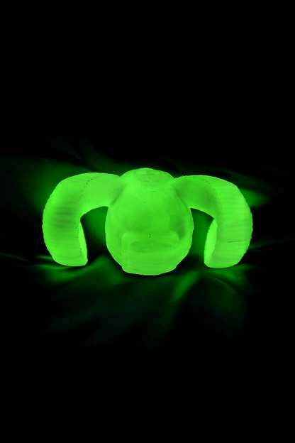 Gruseliger Totenkopf mit Hörnern – Deine neue Deko für dunkle Nächte!