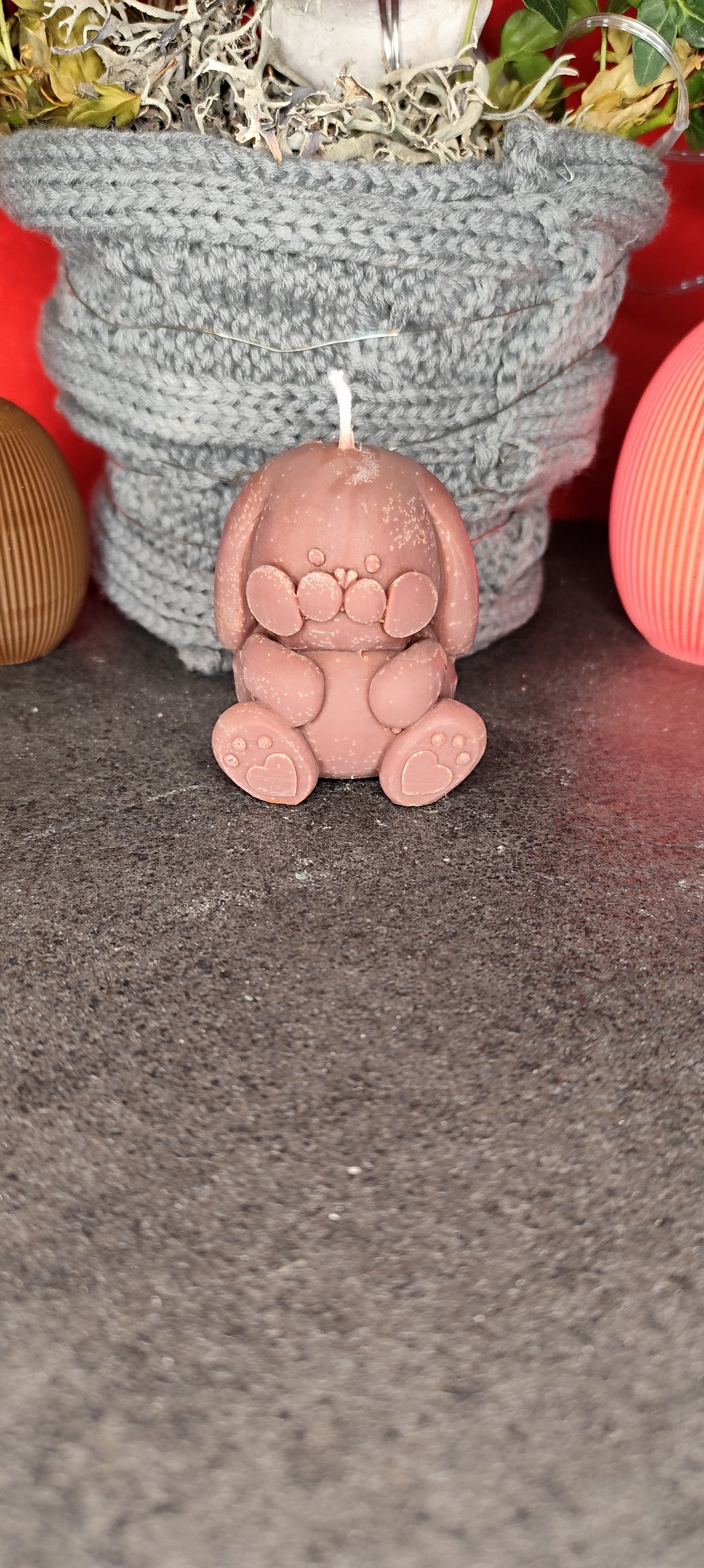 Hase Kerze mit Herzchen Pfoten – handgemacht aus Sojawachs– 6 × 5,5 × 5 cm
