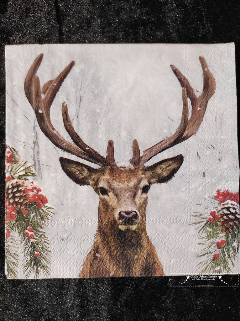 Hirsch im Schneefall