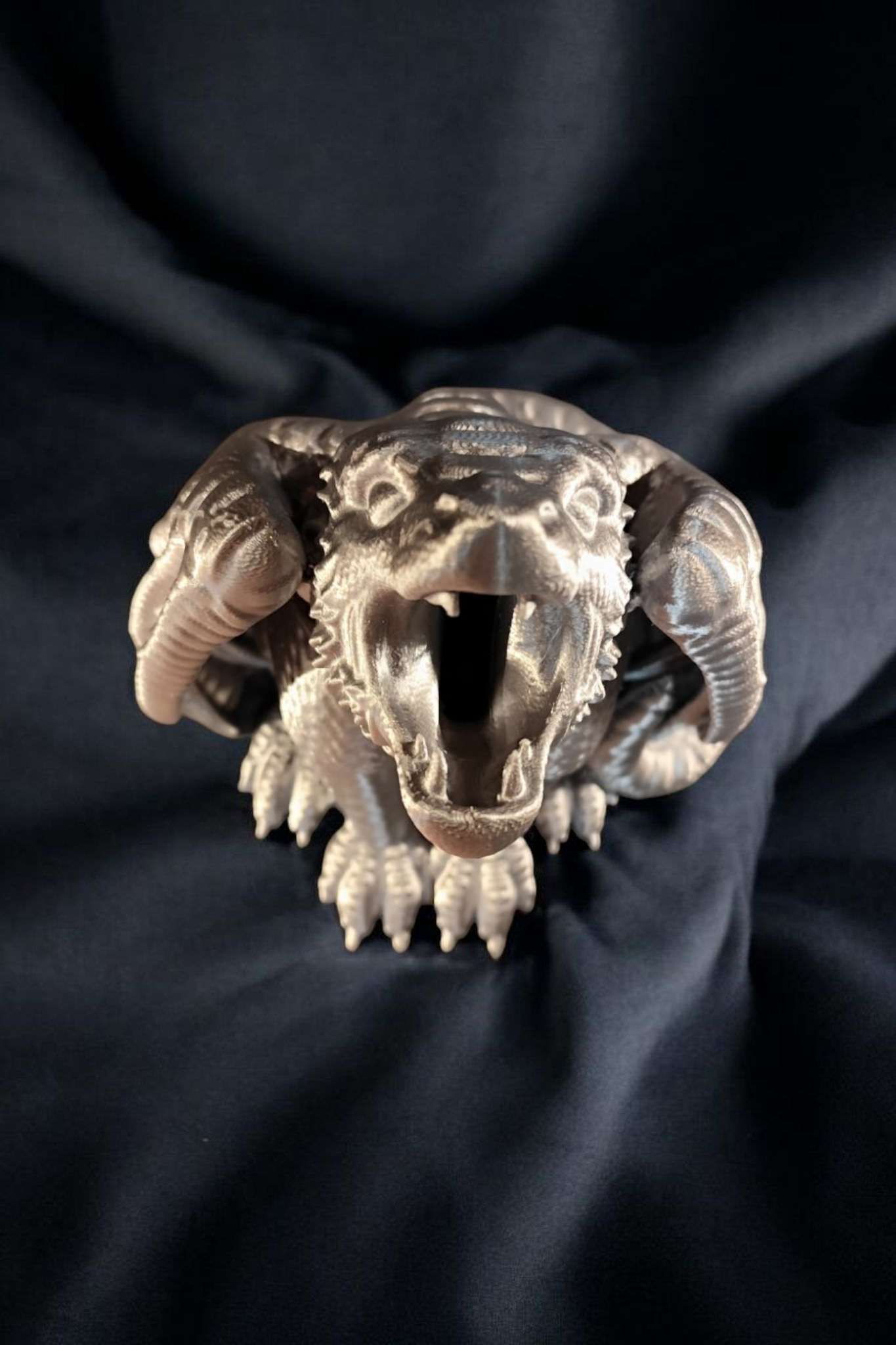 „Hüter der Schätze“ – Mystische Drachenspardose aus dem 3D-Druck