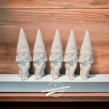 Keramik Wichtel Nr. 4 sitzend mit Tasse und Blume