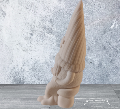 Keramik Wichtel Nr. 4 sitzend mit Tasse und Blume