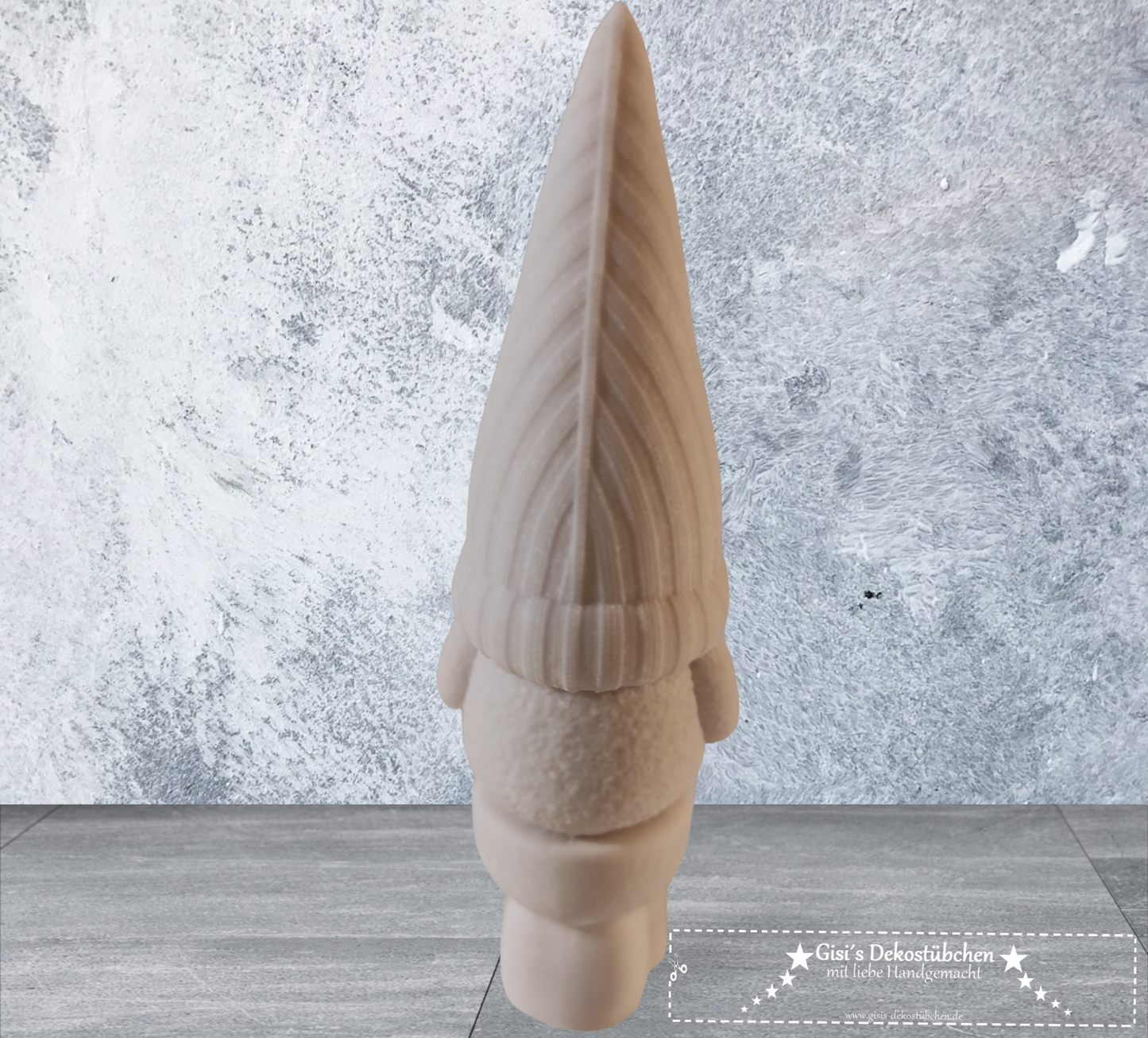 Keramik Wichtel Nr. 4 sitzend mit Tasse und Blume