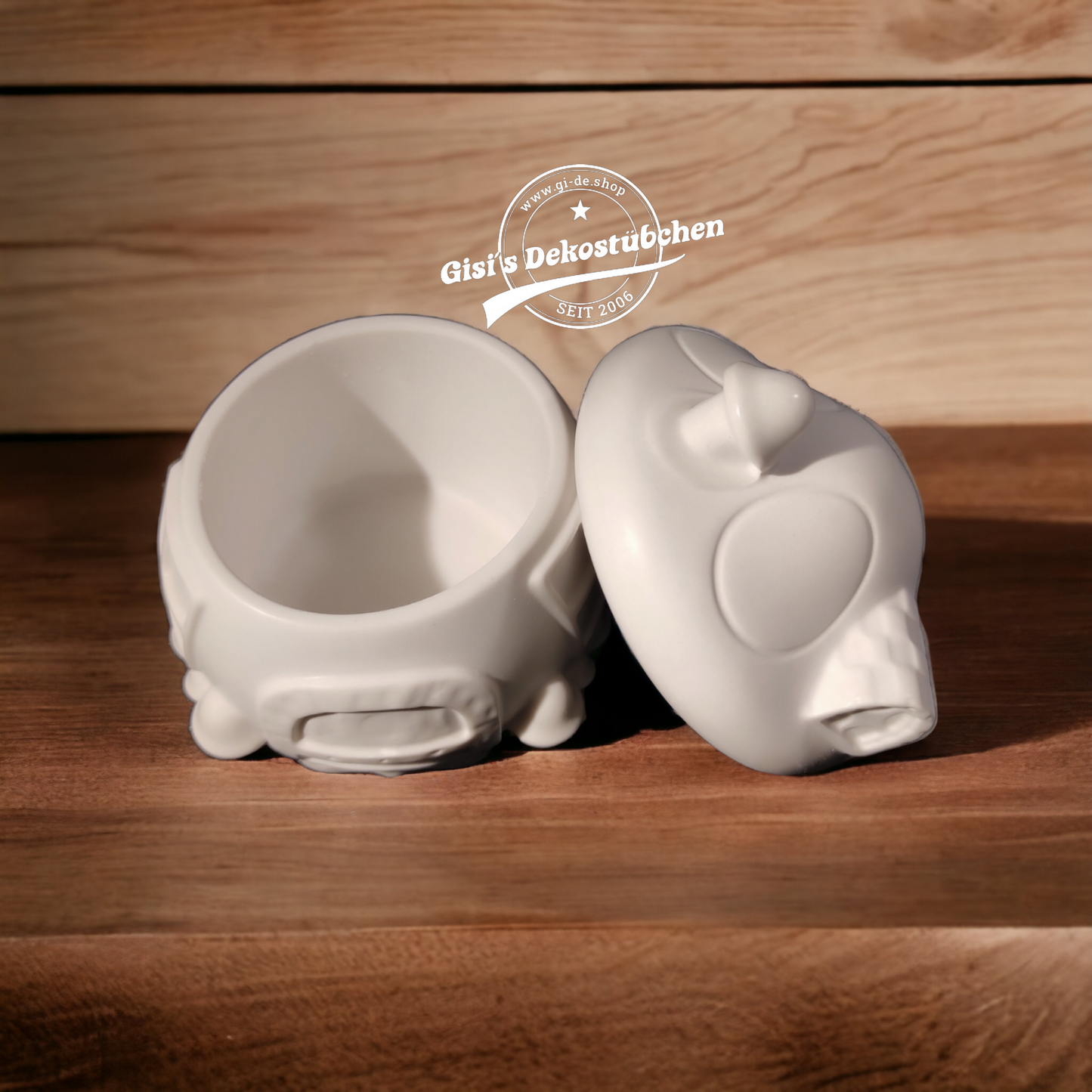 Niedlicher Keramik Pilz als Dose mit Tür und Schornstein.