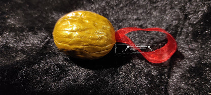 Nuss mit Überraschung Nüsse glänzend