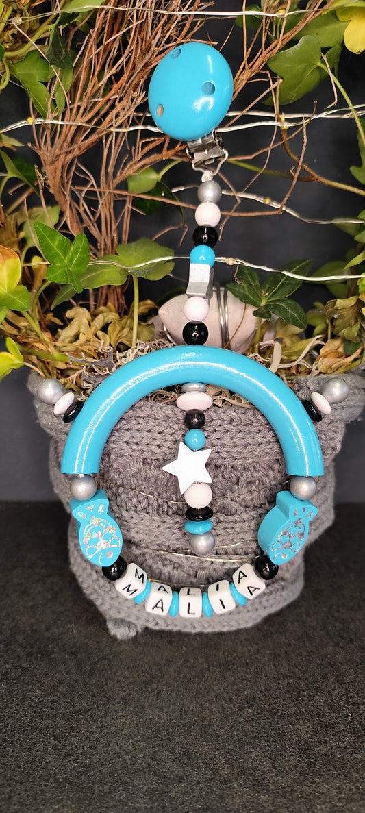 Personalisierter Spielclip mit Stern & Fischen – Kinderwagenanhänger mit Namen