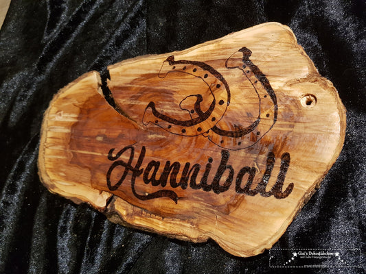 Rindenscheiben als Tür- und Boxenschild Pferd