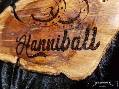 Rindenscheiben als Tür- und Boxenschild Pferd