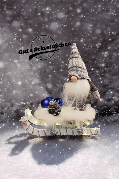 Schlitten Wichtel Advent Weihnachten Winter Holz Blau / Grau