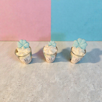 Schnapsidee Kerze im Schnapsglas aus Sojawachs – Lustige Silvester Geschenkidee mit Wunschduft & Glücksklee