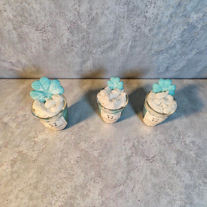 Schnapsidee Kerze im Schnapsglas aus Sojawachs – Lustige Silvester Geschenkidee mit Wunschduft & Glücksklee