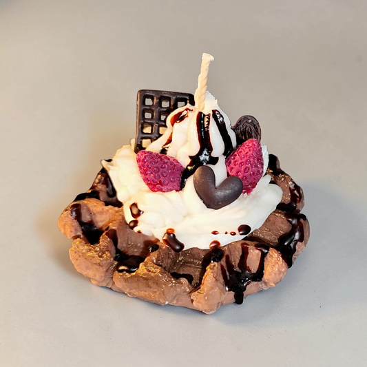 Sojawachskerze Waffel mit Sahne, Erdbeeren & Schokolade | Dessert Kerze | 120 g