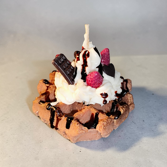 Sojawachskerze Waffel mit Sahne, Erdbeeren & Schokolade | Dessert Kerze | 120 g
