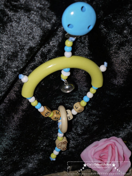 Spielclip mit Namen und Auto für Kinderwagen