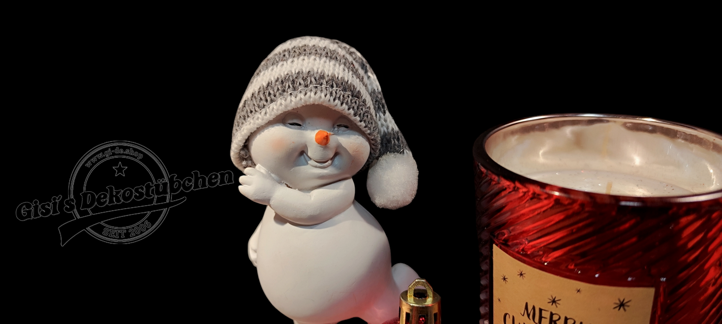 Weihnachtsdeko mit Schlitten, Schneemann, Kerze, Christbaumkugel Rot