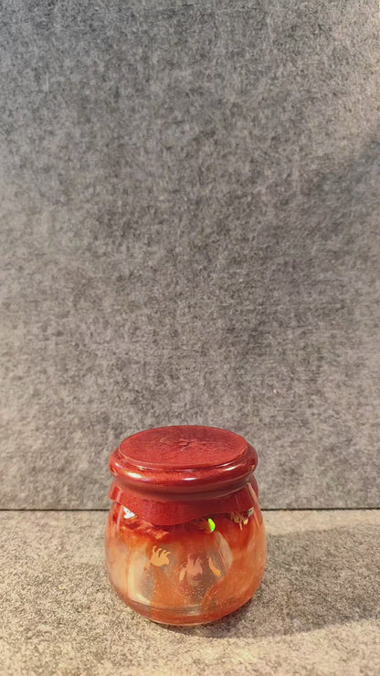 Handgefertigte Epoxidharzdose mit Schraubdeckel – Halloween-Design, blutrot pigmentiert & individuel