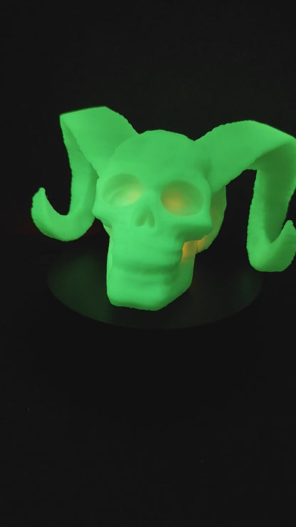 Gruseliger Totenkopf mit Hörnern – Deine neue Deko für dunkle Nächte!