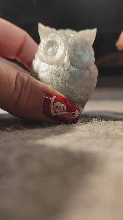 Eulenfigur aus Kunstharz